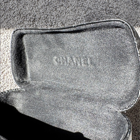 CHANEL Quilted Sunglass Case & Cleaning Cloth Black - Picture 8 of 15